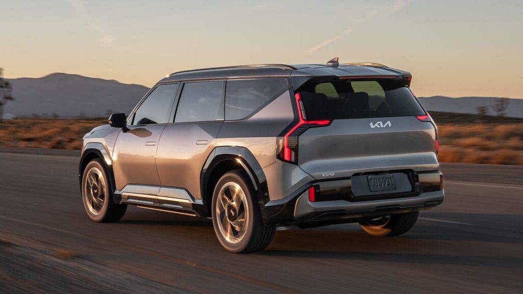 WhatsApp-Image-2025-05-07-at-17.40.02_5ca479a7-edited Kia EV9 Price In India: यहाँ जाने इसकी कीमत और फीचर्स के बारे में विस्तार से
